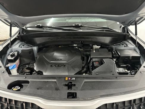Used 2024 Kia Telluride EX w/ EX Captain's Chair Package FWD image 13