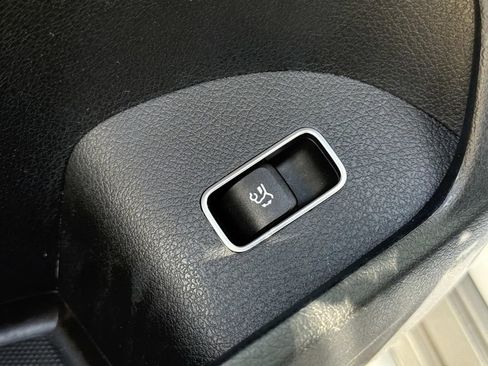 Used 2022 Mercedes-Benz GLE 350 4MATIC image 24