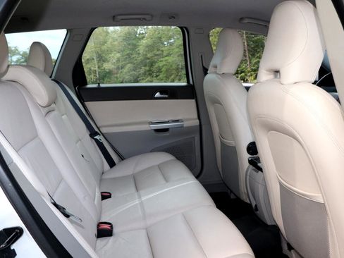 Used 2011 Volvo V50 T5 image 27