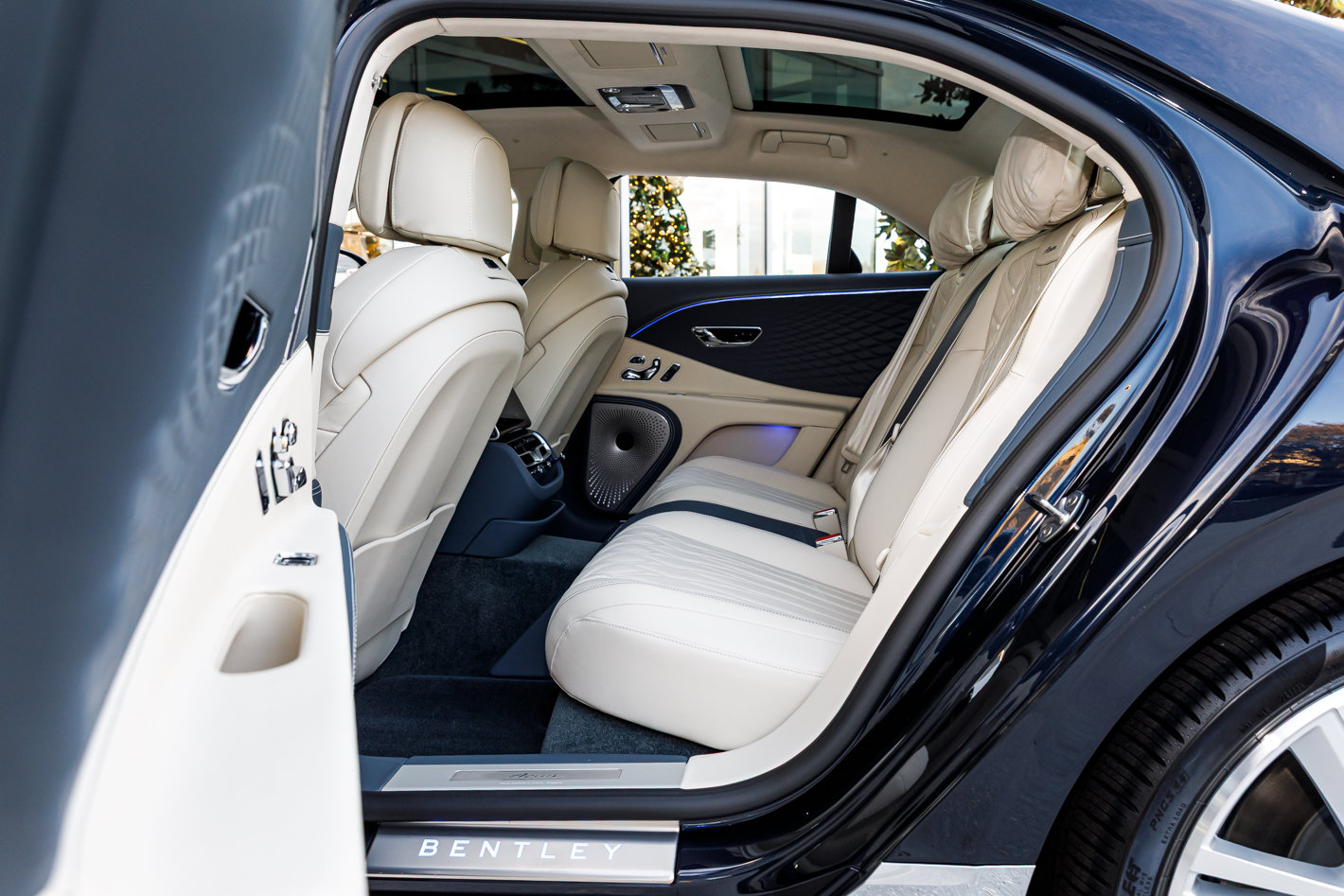 Used 2026 Bentley Flying Spur Azure AWD/4WD image 36