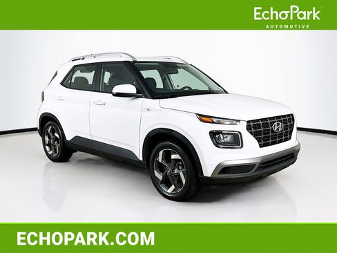 Used 2025 Hyundai Venue SEL image 1