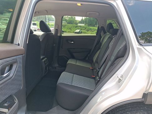 Used 2023 Nissan Rogue SV AWD/4WD image 19