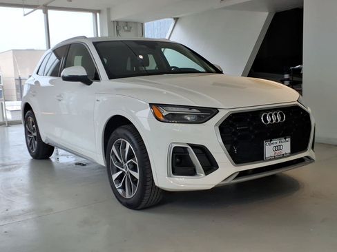 Used 2023 Audi Q5 2.0T Premium Plus w/ Premium Plus Package AWD/4WD image 3