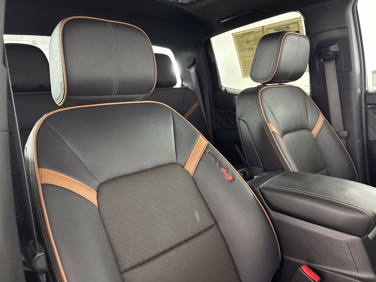 Used 2024 GMC Canyon AT4 w/ AT4 Premium Package AWD/4WD image 30