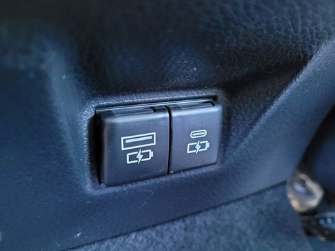 Used 2025 Toyota Camry SE image 10