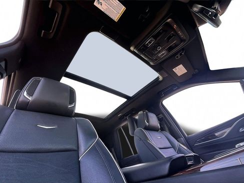Used 2021 Cadillac Escalade Premium Luxury image 17