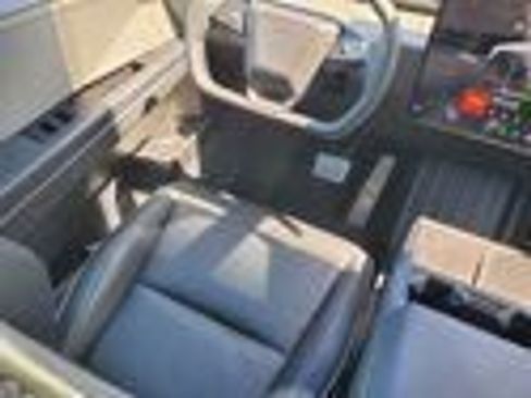 Used 2025 Tesla Cybertruck AWD Crew Cab image 31