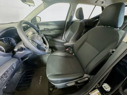 Used 2023 Nissan Kicks S image 12