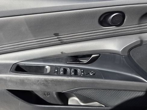 Used 2025 Hyundai Elantra SEL FWD image 25