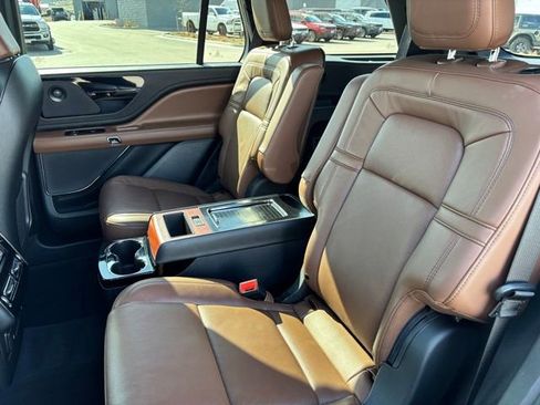 Used 2022 Lincoln Aviator Reserve w/ Equipment Group 201A AWD/4WD image 19