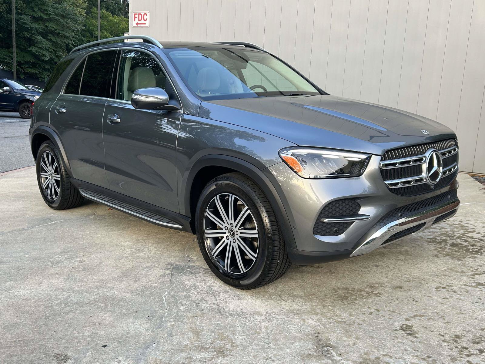 Certified 2025 Mercedes-Benz GLE 350 4MATIC image 4