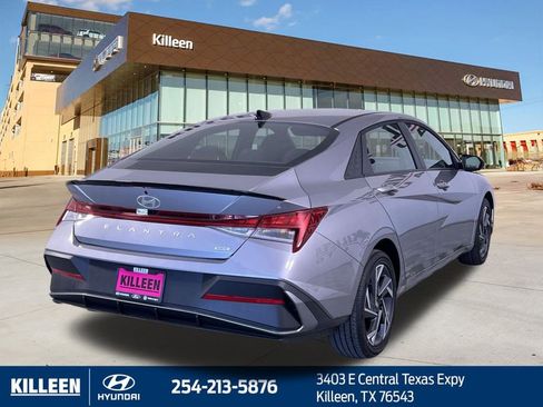 Used 2025 Hyundai Elantra SEL image 9