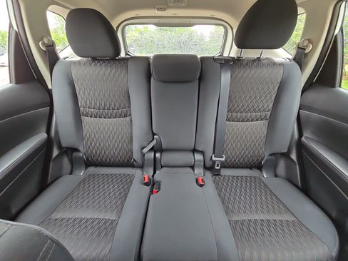 Used 2019 Nissan Rogue S FWD image 18