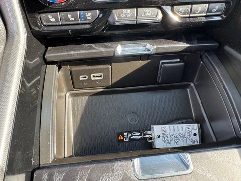 Used 2022 GMC Yukon Denali w/ Denali Premium Package image 30