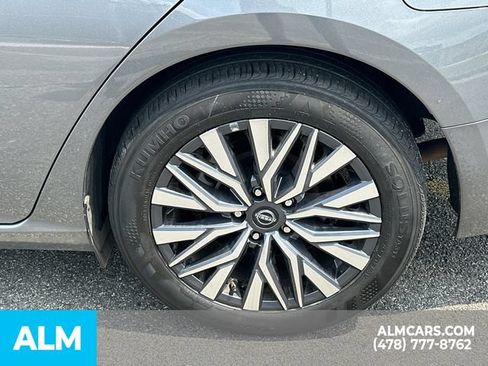 Used 2025 Nissan Altima 2.5 SV FWD image 22