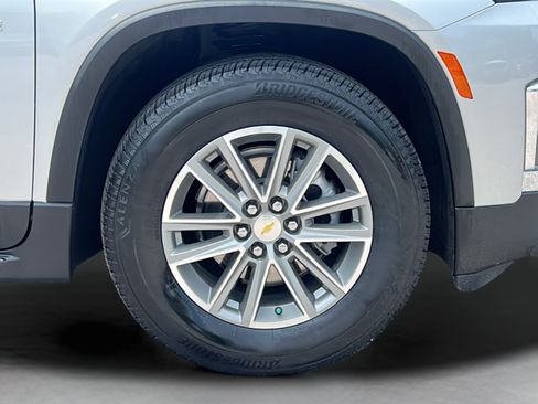 Used 2022 Chevrolet Traverse LT FWD image 23