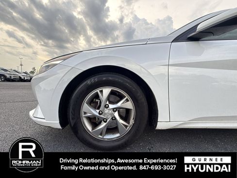 Used 2021 Hyundai Elantra SE FWD image 12