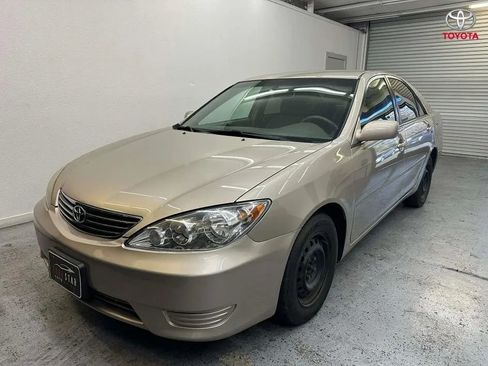 Used 2005 Toyota Camry LE image 3