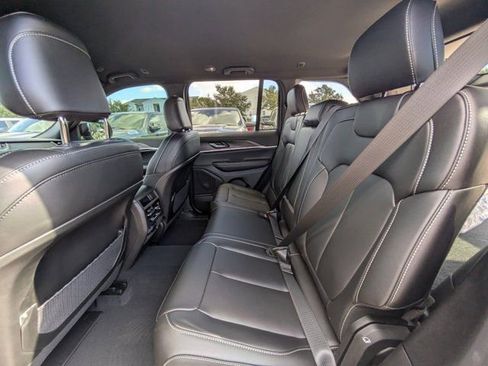 New 2025 Jeep Grand Cherokee Limited w/ Black Appearance Package AWD/4WD image 12