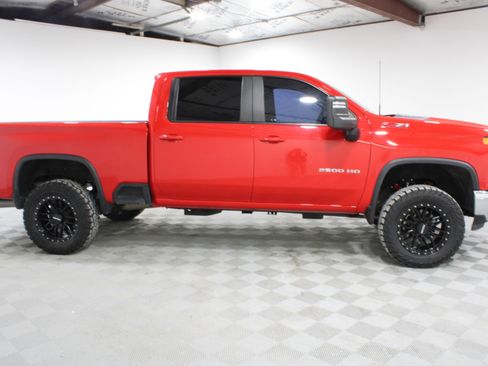 Used 2024 Chevrolet Silverado 2500 LT AWD/4WD image 24