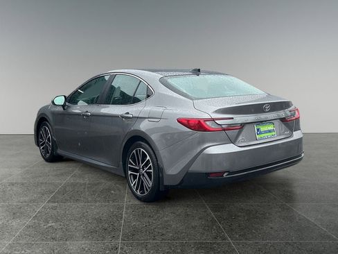 Used 2025 Toyota Camry XLE AWD/4WD image 5
