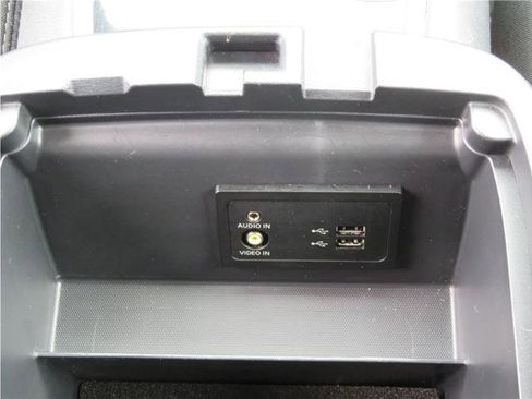 Used 2020 Nissan Pathfinder S image 9