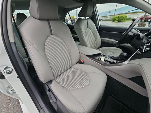 Used 2024 Toyota Camry SE w/ Cold Weather Package FWD image 28