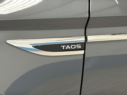 Used 2022 Volkswagen Taos SE w/ Panoramic Sunroof Package AWD/4WD image 36