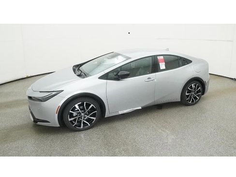 New 2025 Toyota Prius Plug-In Hybrid image 2