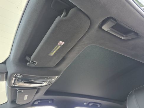 Used 2018 Bentley Bentayga AWD/4WD image 21