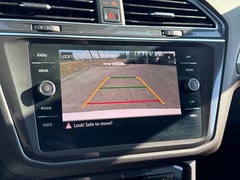 Used 2022 Volkswagen Tiguan SE image 21