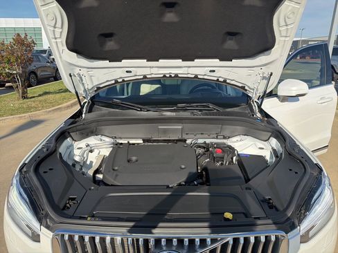 Used 2023 Volvo XC90 B6 Ultimate w/ Protection Package Premier image 12