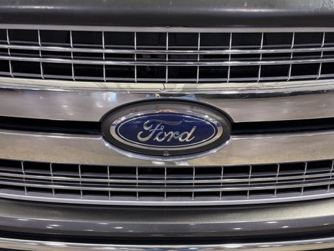 Used 2018 Ford F150 Lariat w/ Equipment Group 502A Luxury AWD/4WD image 12
