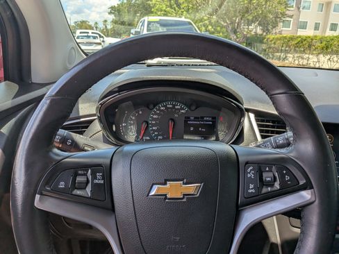 Used 2020 Chevrolet Trax LT w/ Driver Confidence Package FWD image 26
