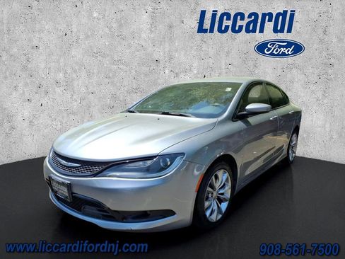 Used 2015 Chrysler 200 S FWD image 3