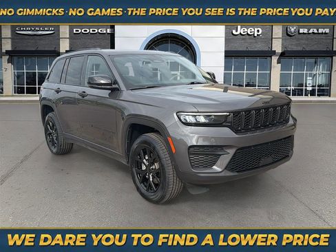 Used 2024 Jeep Grand Cherokee Altitude RWD image 1