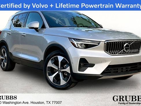 Used 2025 Volvo XC40 B5 Plus AWD/4WD image 1