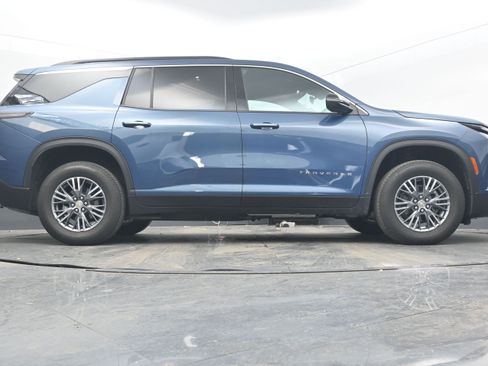 Used 2025 Chevrolet Traverse LT image 31