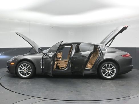 Used 2018 Porsche Panamera 4S Executive image 58