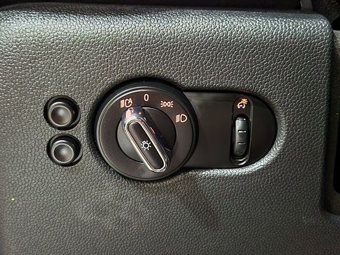 Used 2019 MINI Cooper 4-Door Hardtop image 40