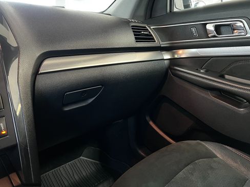 Used 2019 Ford Explorer XLT w/ XLT Sport Appearance Package AWD/4WD image 18