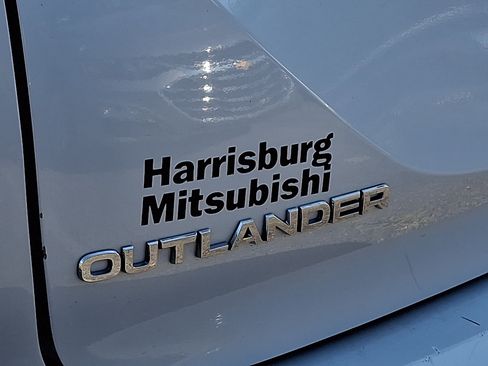 Used 2023 Mitsubishi Outlander SE AWD/4WD image 30
