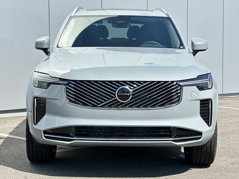 New 2025 Volvo XC90 B6 Core w/ Protection Package Premier image 8