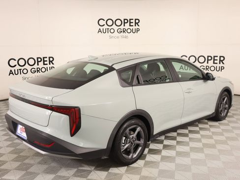 Used 2025 Kia K4 LXS image 19