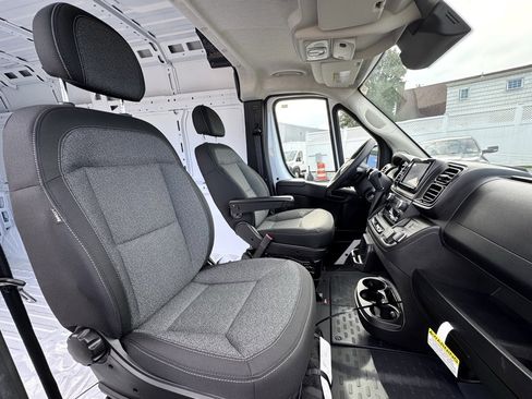 Used 2025 RAM ProMaster 3500 w/ Convenience Group image 20