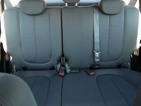 Used 2008 Kia Rondo LX w/ Convenience Pkg FWD image 14