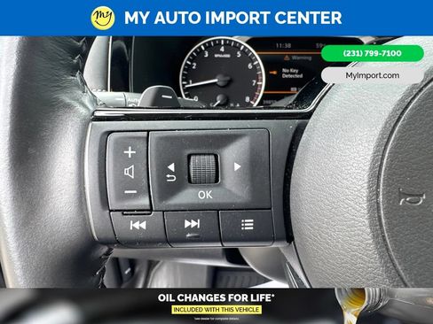 Used 2024 Nissan Pathfinder SL AWD/4WD image 16