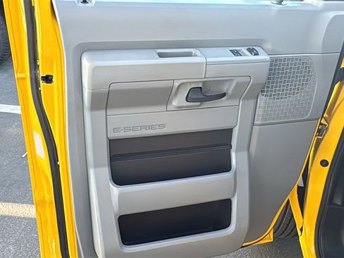 Certified 2022 Ford E-350 and Econoline 350 Super Duty image 18