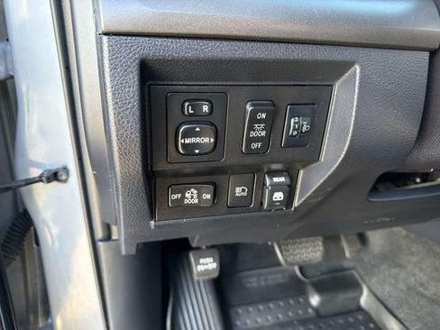 Used 2019 Toyota Tundra SR5 AWD/4WD image 11