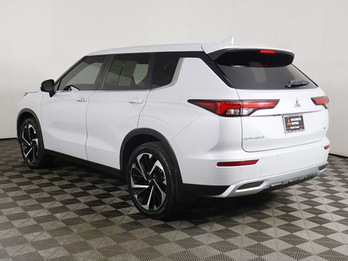 Used 2024 Mitsubishi Outlander SE AWD/4WD image 10